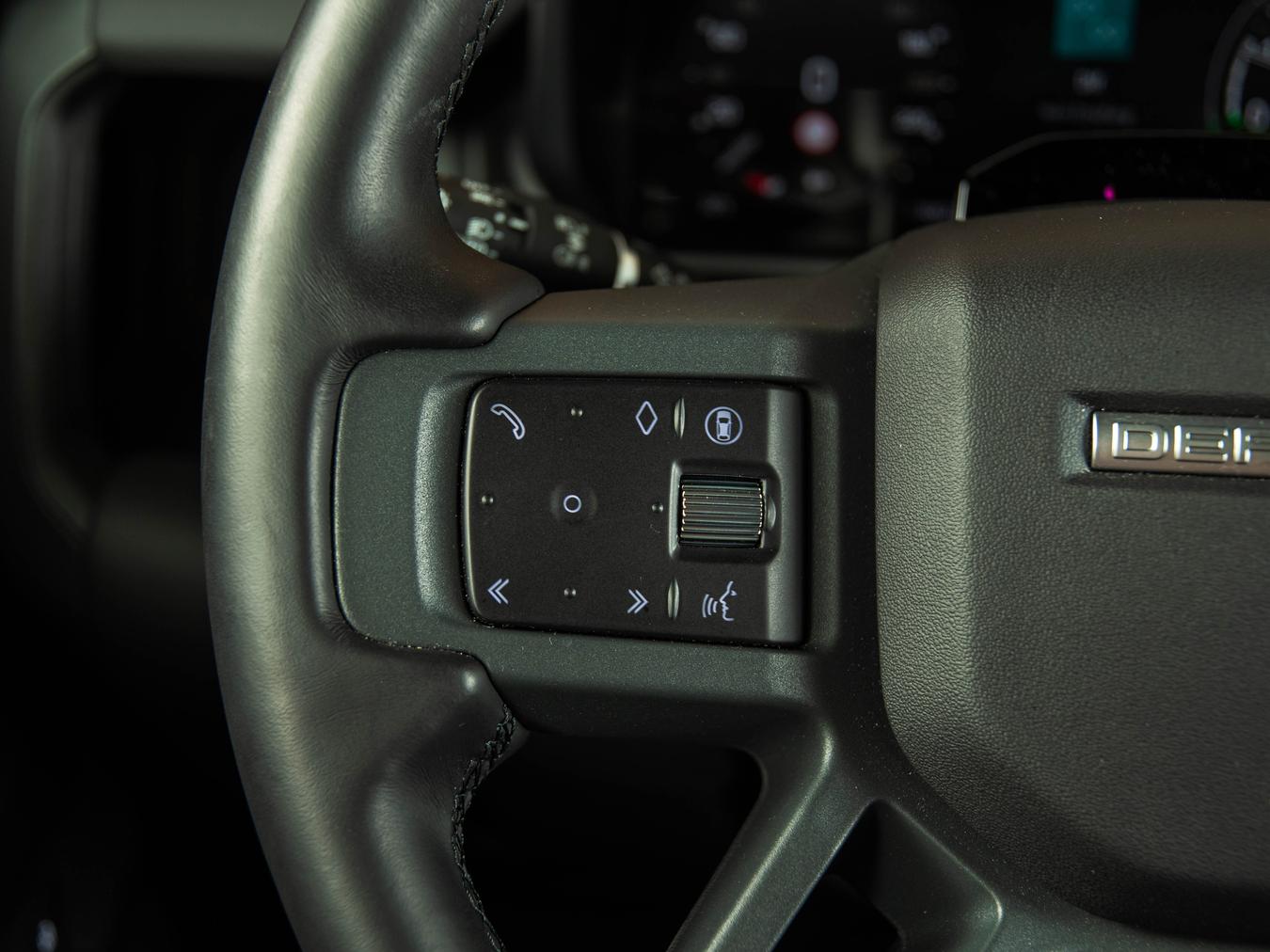 Land Rover Defender 110 X-Dynamic HSE P300e