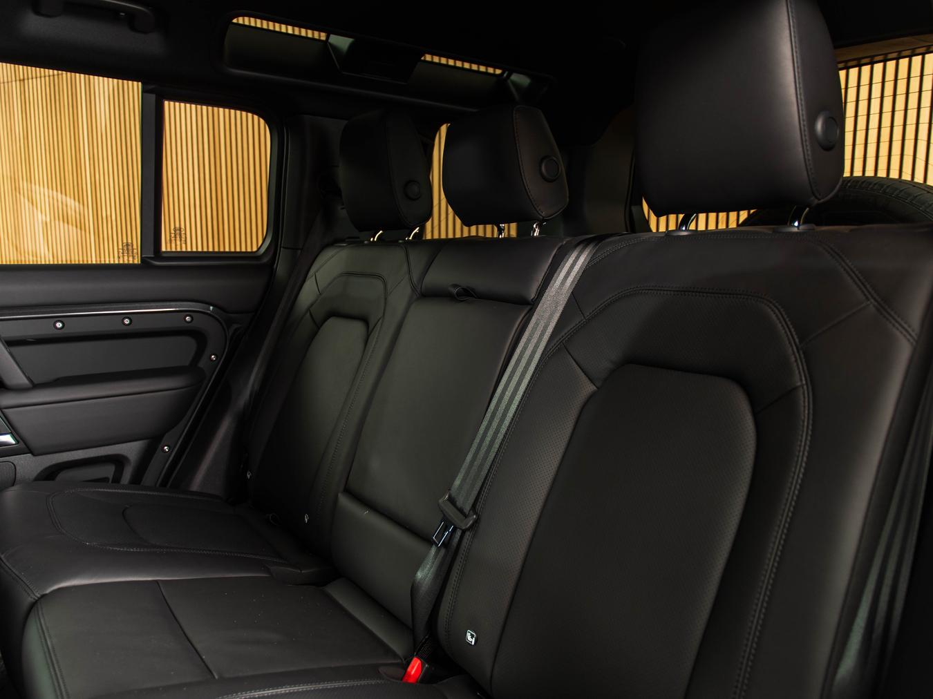 Land Rover Defender 110 X-Dynamic HSE P300e
