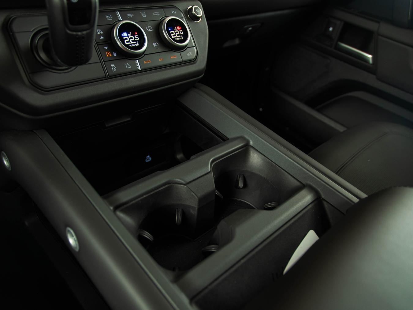 Land Rover Defender 110 X-Dynamic HSE P300e
