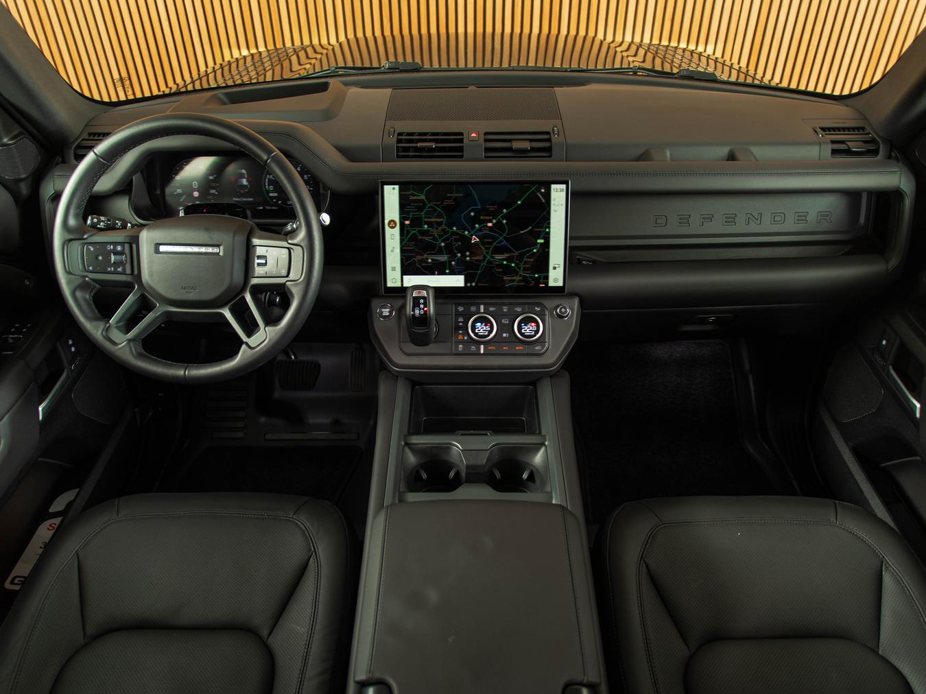Land Rover Defender 110 X-Dynamic HSE P300e