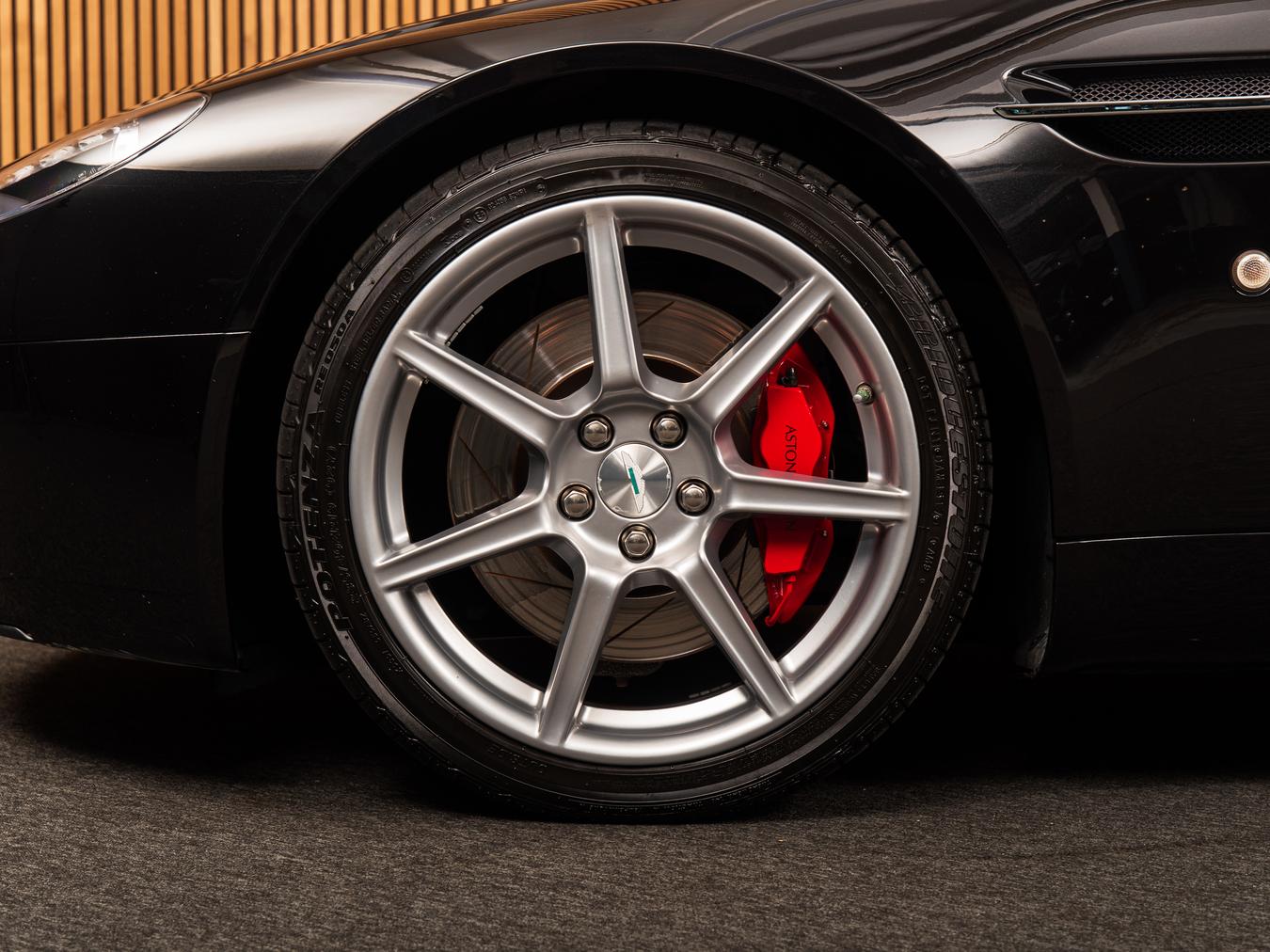 Aston Martin  V8 Vantage 4.3 V8