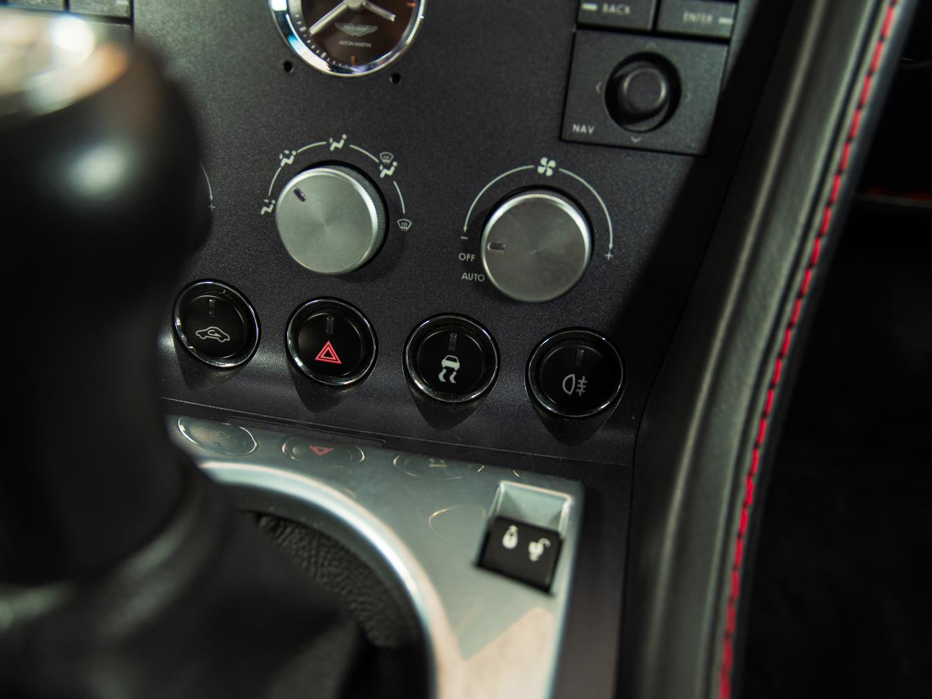 Aston Martin  V8 Vantage 4.3 V8