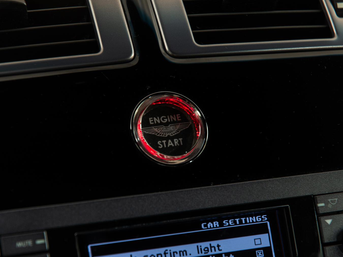 Aston Martin  V8 Vantage 4.3 V8