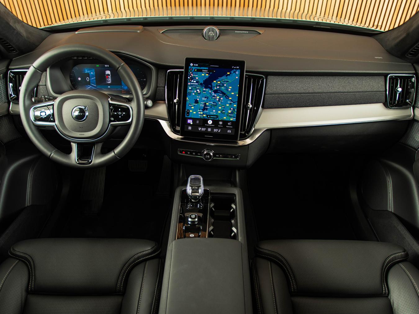 Volvo XC90 T8 Ultra Black Edition