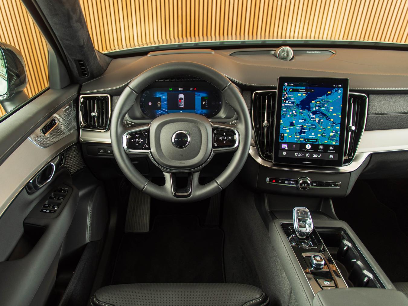 Volvo XC90 T8 Ultra Black Edition