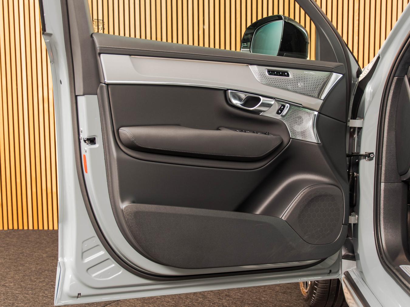 Volvo XC90 T8 Ultra Black Edition