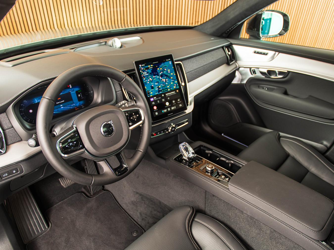 Volvo XC90 T8 Ultra Black Edition