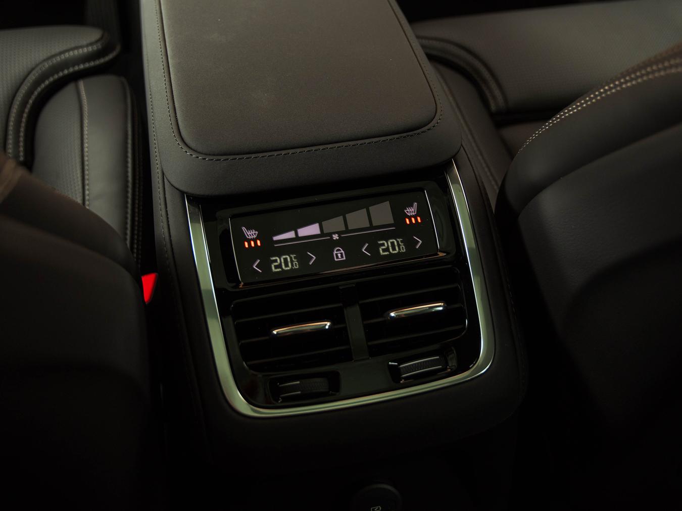 Volvo XC90 T8 Ultra Black Edition