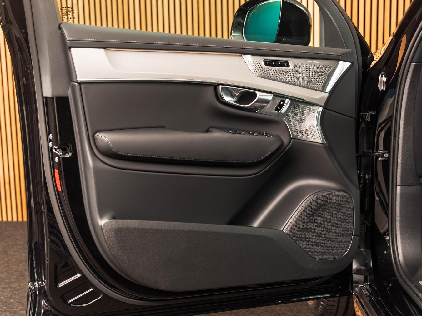 Volvo XC90 T8 Ultra Black Edition